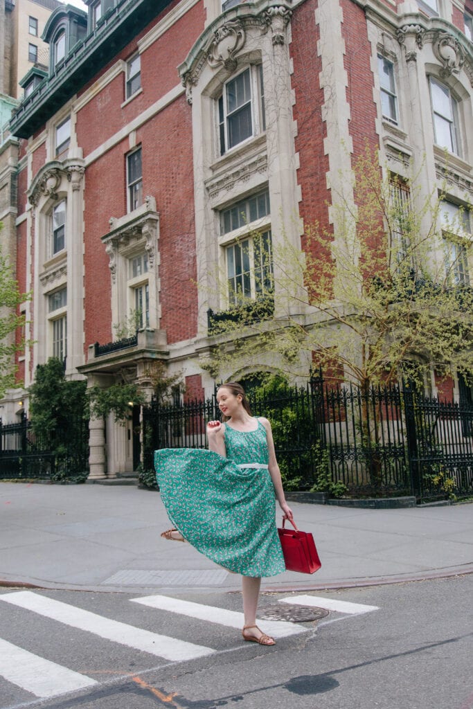 How to dress like Audrey Hepburn in Warm Weather