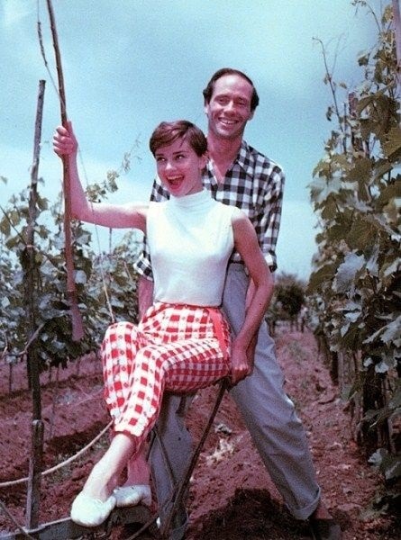 How to dress like Audrey Hepburn in Warm Weather